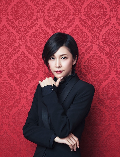 竹内結子演じるシャーロック。