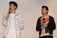 左から間宮祥太朗、小林勇貴。