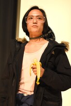 バナナを食べる藤原季節。