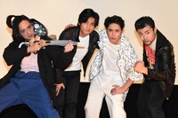 「全員死刑」の大ヒット舞台挨拶の様子。左から藤原季節、毎熊克哉、間宮祥太朗、小林勇貴。