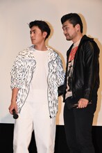 左から間宮祥太朗、小林勇貴。