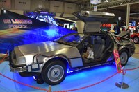 「バック・トゥ・ザ・フューチャー」シリーズより、デロリアン。