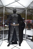 「ダークナイト」「ダークナイト ライジング」より、バットスーツ。