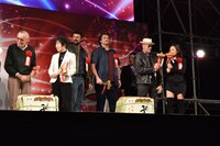 鏡開きの様子。