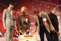 鏡開きの様子。