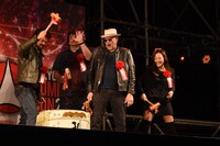 鏡開きの様子。