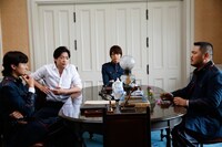 「天火、ヤマイヌ（犲）やめるってさ」 (c)2018「曇天に笑う」製作委員会