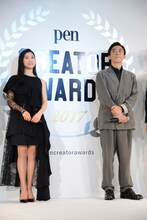 左から土屋太鳳、高橋一生。