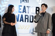 左から土屋太鳳、高橋一生。