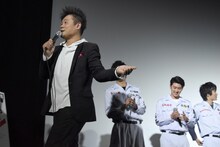 「俺に感謝せえよ！」とアピールする佐田正樹。