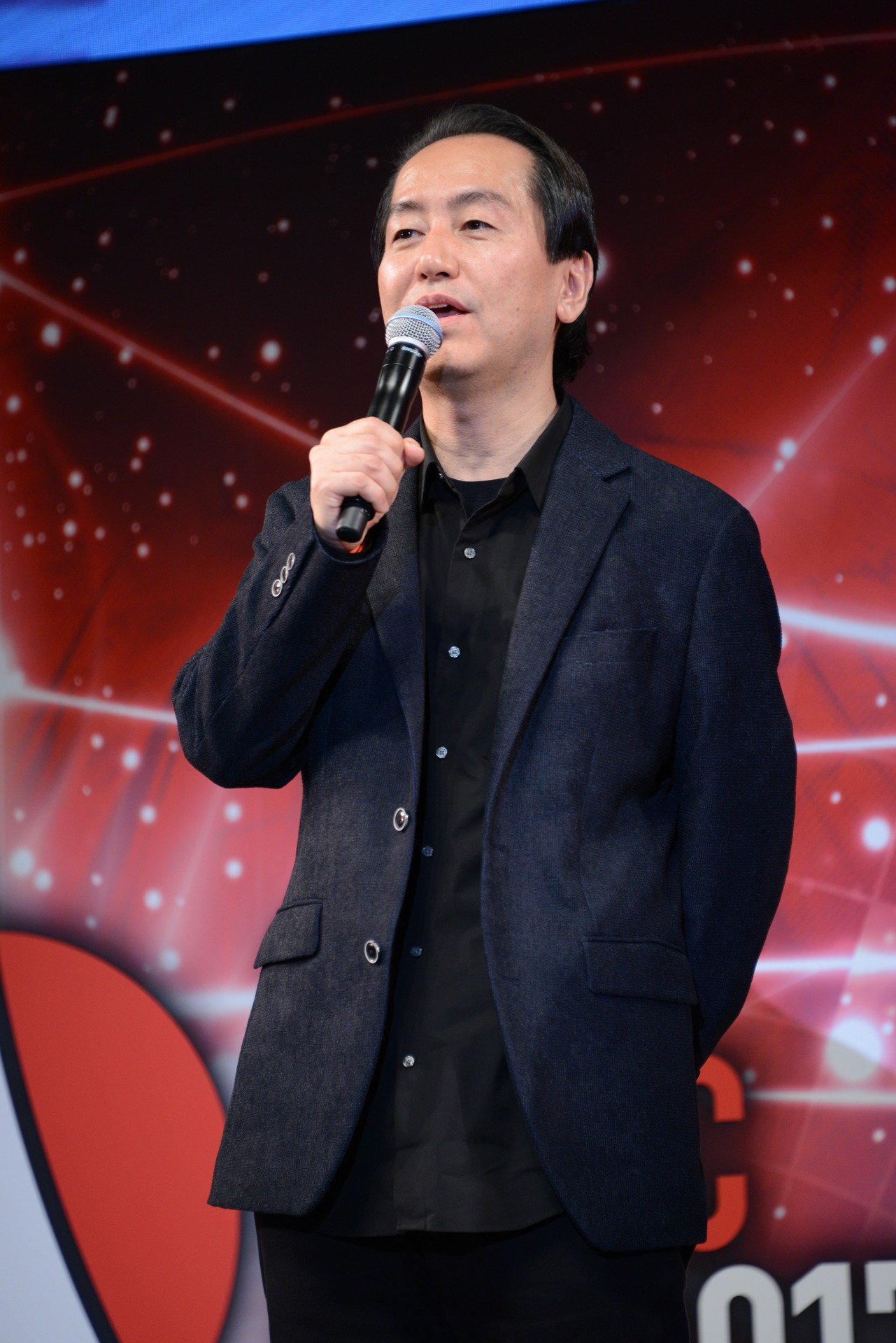 曽利文彦監督