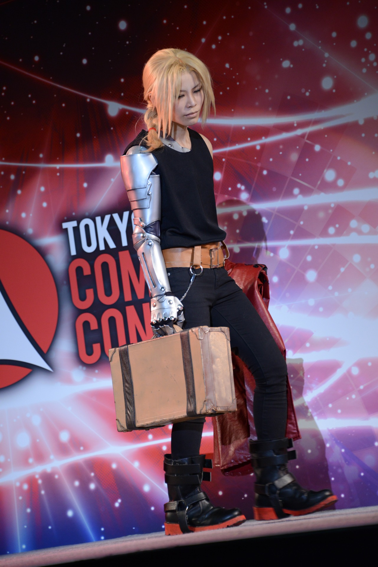 エドに扮したコスプレイヤー。