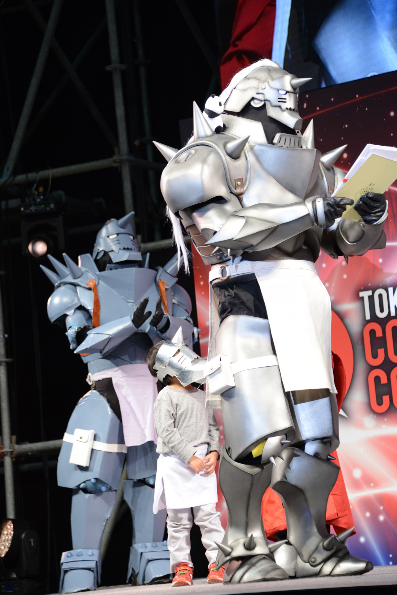 アルに扮したコスプレイヤーたち。