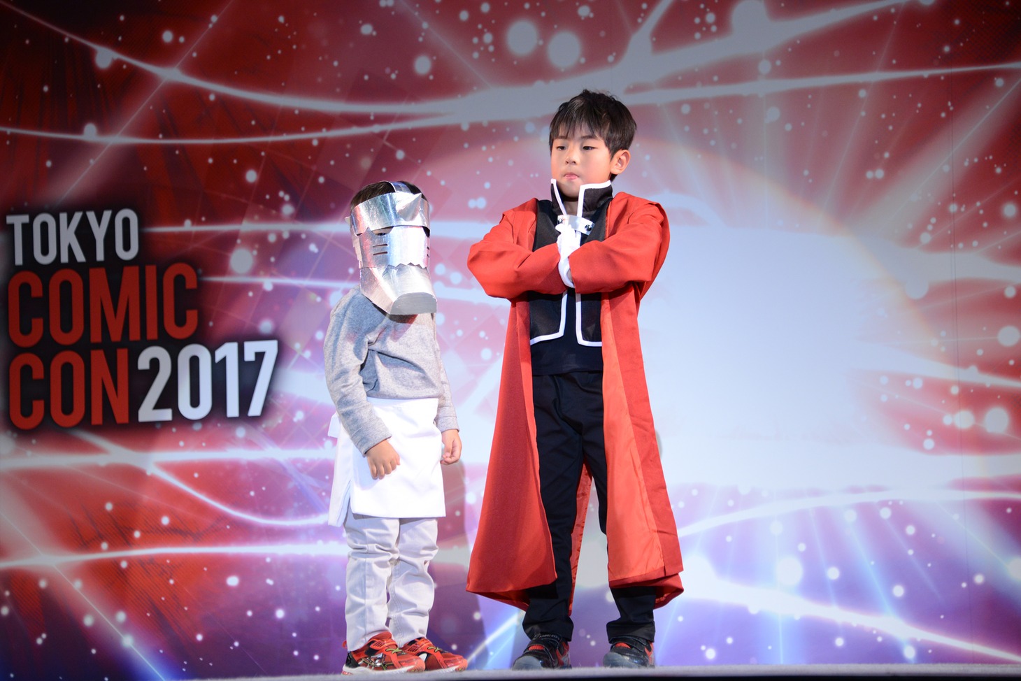 エドとアルに扮したコスプレイヤー。