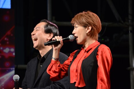 「待ってろ！ 取り戻してやっからな！」とアルに呼びかける朴ろ美（右）。