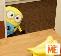 「ミニオンズ PCクッション ボブ」の使用イメージ。