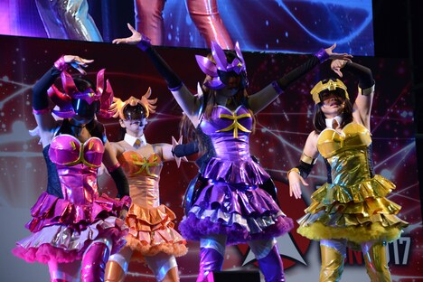 9nineによるミニライブの様子。