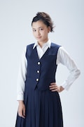 上田良子役の北村優衣。
