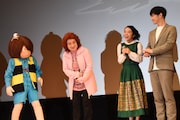 野沢雅子(中央左)のサプライズ登場に感激する上白石萌音(中央右)と千葉雄大(右)。