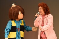 左から鬼太郎、野沢雅子。