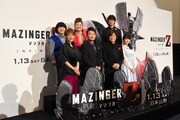 「劇場版 マジンガーZ / INFINITY」ジャパンプレミアにて、前列左より朴ろ美、宮迫博之、森久保祥太郎、上坂すみれ。後列左よりおかずクラブのオカリナとゆいP、花江夏樹。
