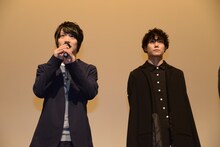 左から輝山立、玉城裕規。