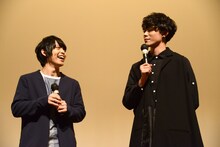 左から輝山立、玉城裕規。