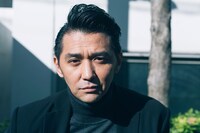 清水浩司を演じる村上淳。