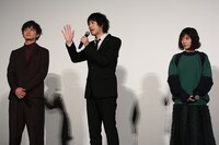 左から北村匠海、渡辺大知、松岡茉優。