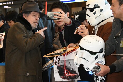 マーク・ハミル（左）