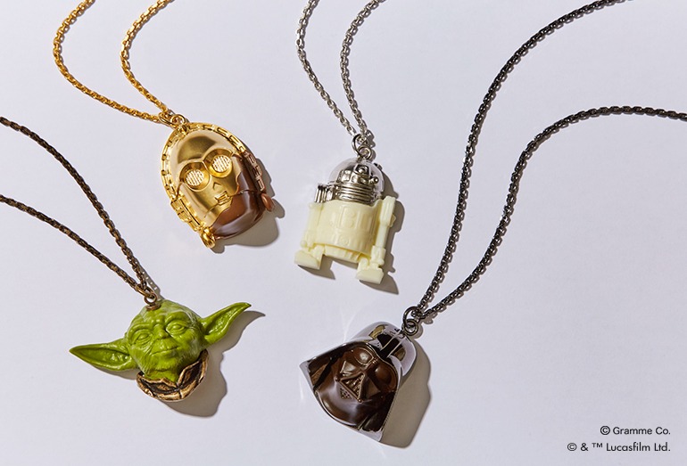 Q-pot.から発売される「STAR WARS Collection」のネックレス。各1万2960円