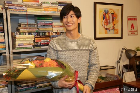 クランクアップ時の三浦春馬。