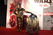 左からC-3PO、R2-D2。