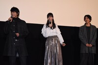 左から小関裕太、中条あやみ、志尊淳。