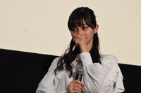 音楽ディレクター・北村岳士からの手紙に涙を流す中条あやみ。