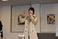 実験を披露する犬飼貴丈。