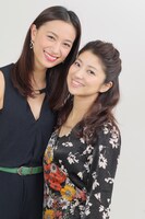 左から高橋ユウ、柳沢なな。