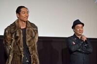 左からAKIRA、久保茂昭。