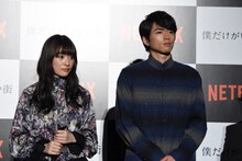 左から優希美青、白洲迅。