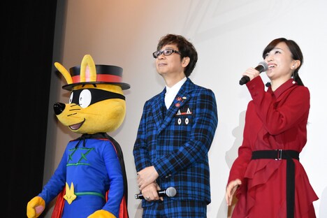 左からゾロリ、山寺宏一、百田夏菜子。