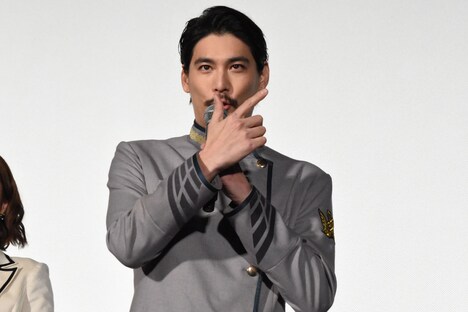 「蒸血……」と決めゼリフを放つ水上剣星。