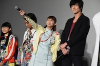 松田るか（中央）