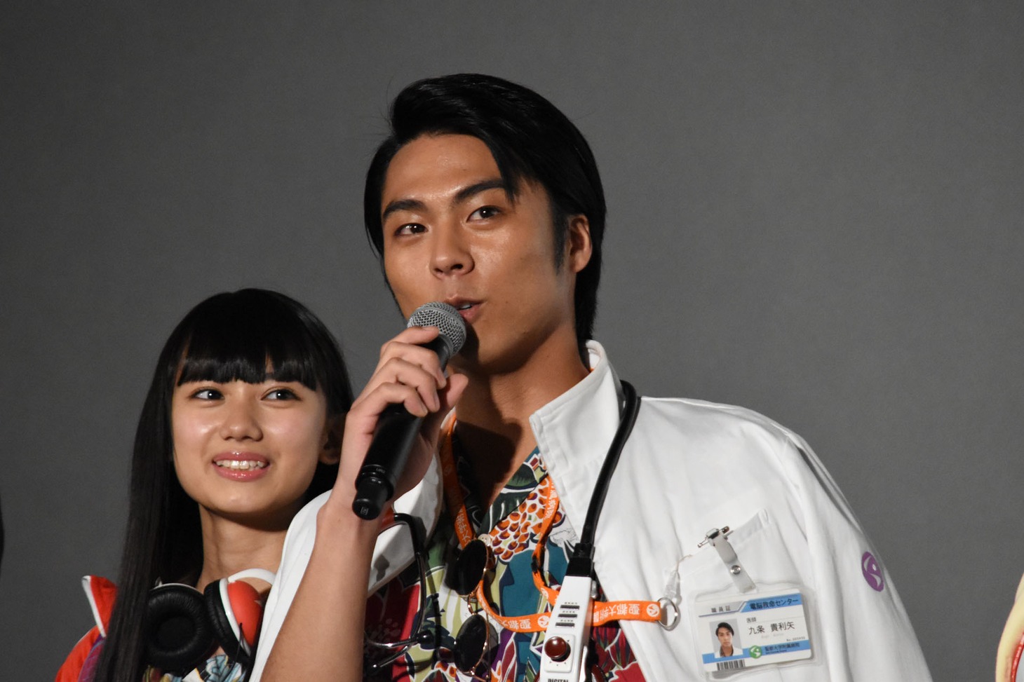 小野塚勇人（右）