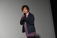 大歓声の中登場した土屋シオン。