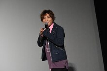 大歓声の中登場した土屋シオン。