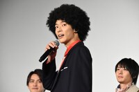 ハードボイルドに振る舞う柳喬之。