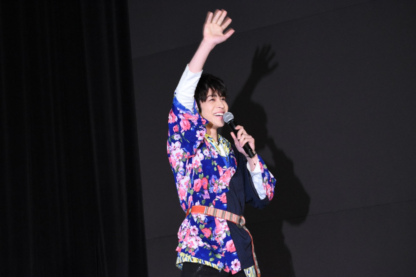 大歓声の中登場した西銘駿。
