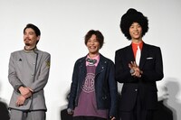 左から水上剣星、土屋シオン、柳喬之。