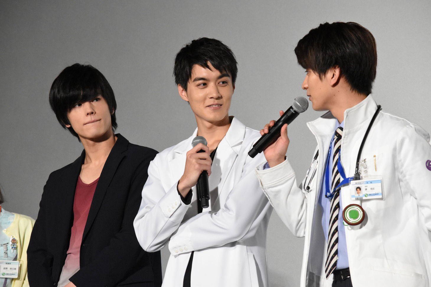左から岩永徹也、松本享恭、瀬戸利樹。