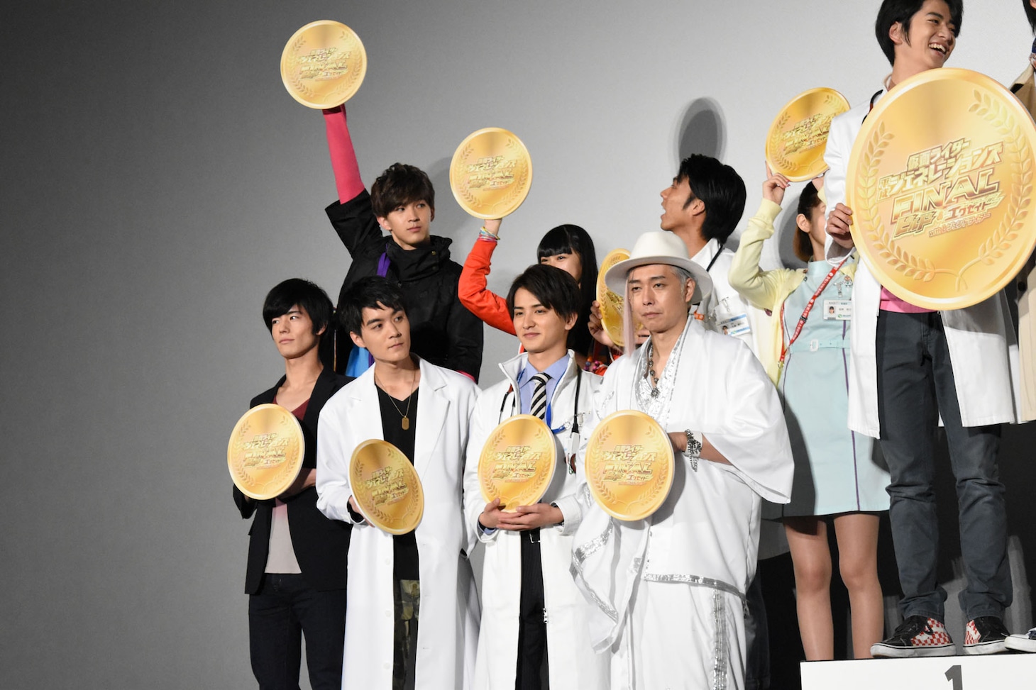 「仮面ライダー平成ジェネレーションズFINAL ビルド＆エグゼイドwithレジェンドライダー」初日舞台挨拶の様子。